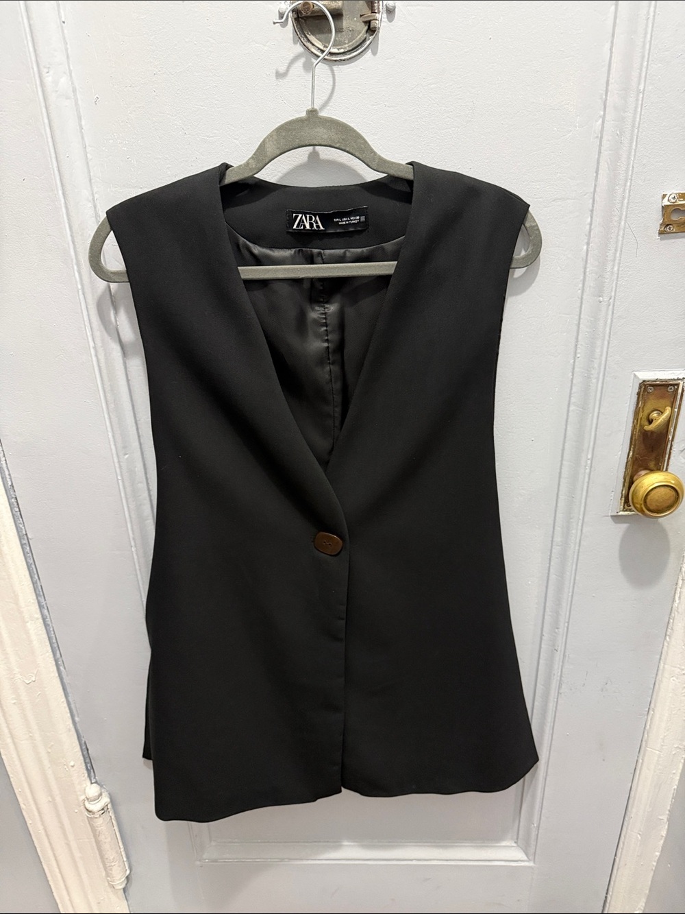 Zara Black Sleeveless Tailored Vest with V-Neck